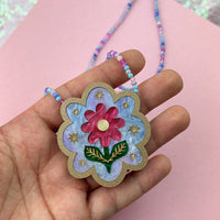 Retro Daisy Beaded Scalloped Necklace