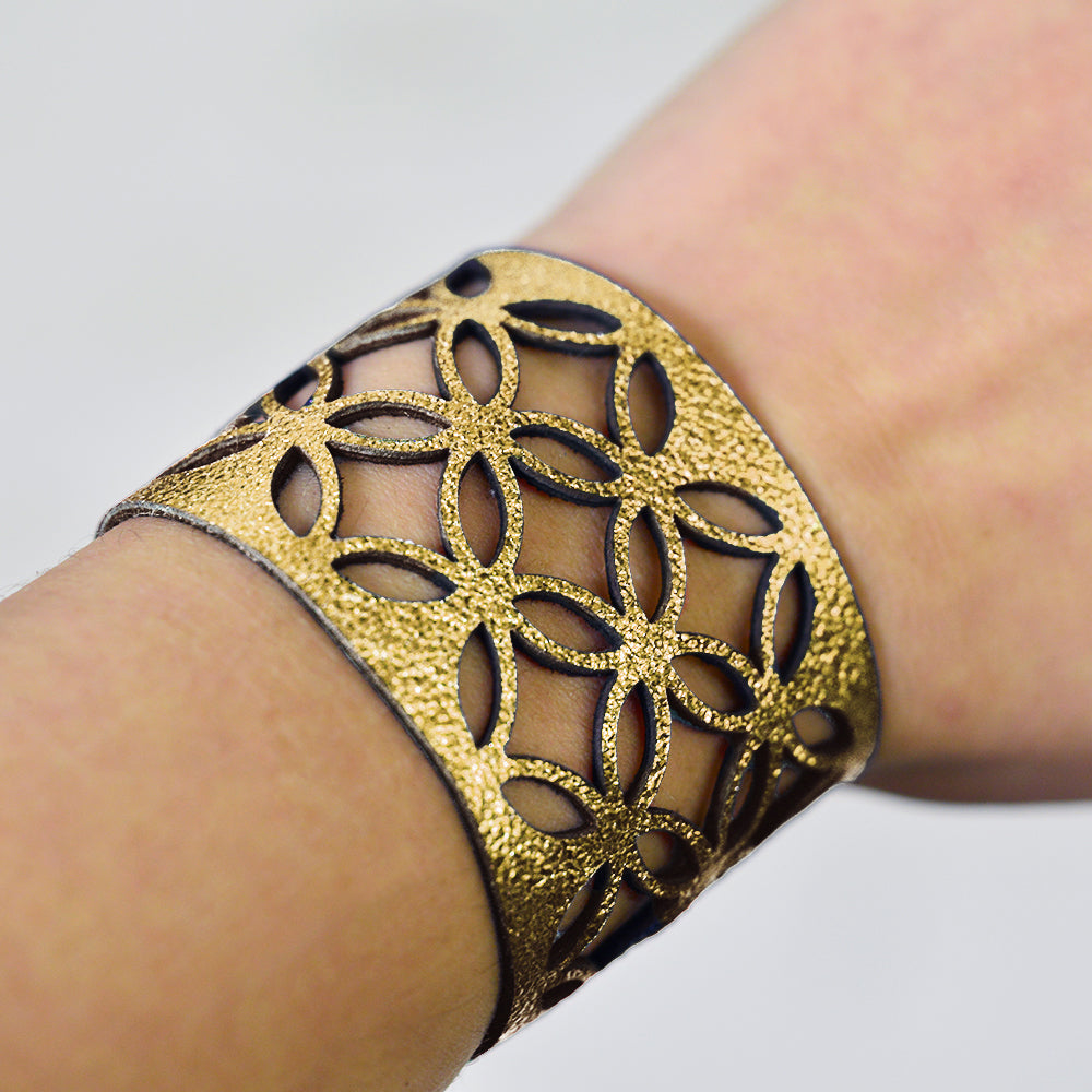 Azulejo Wide Leather Cuff